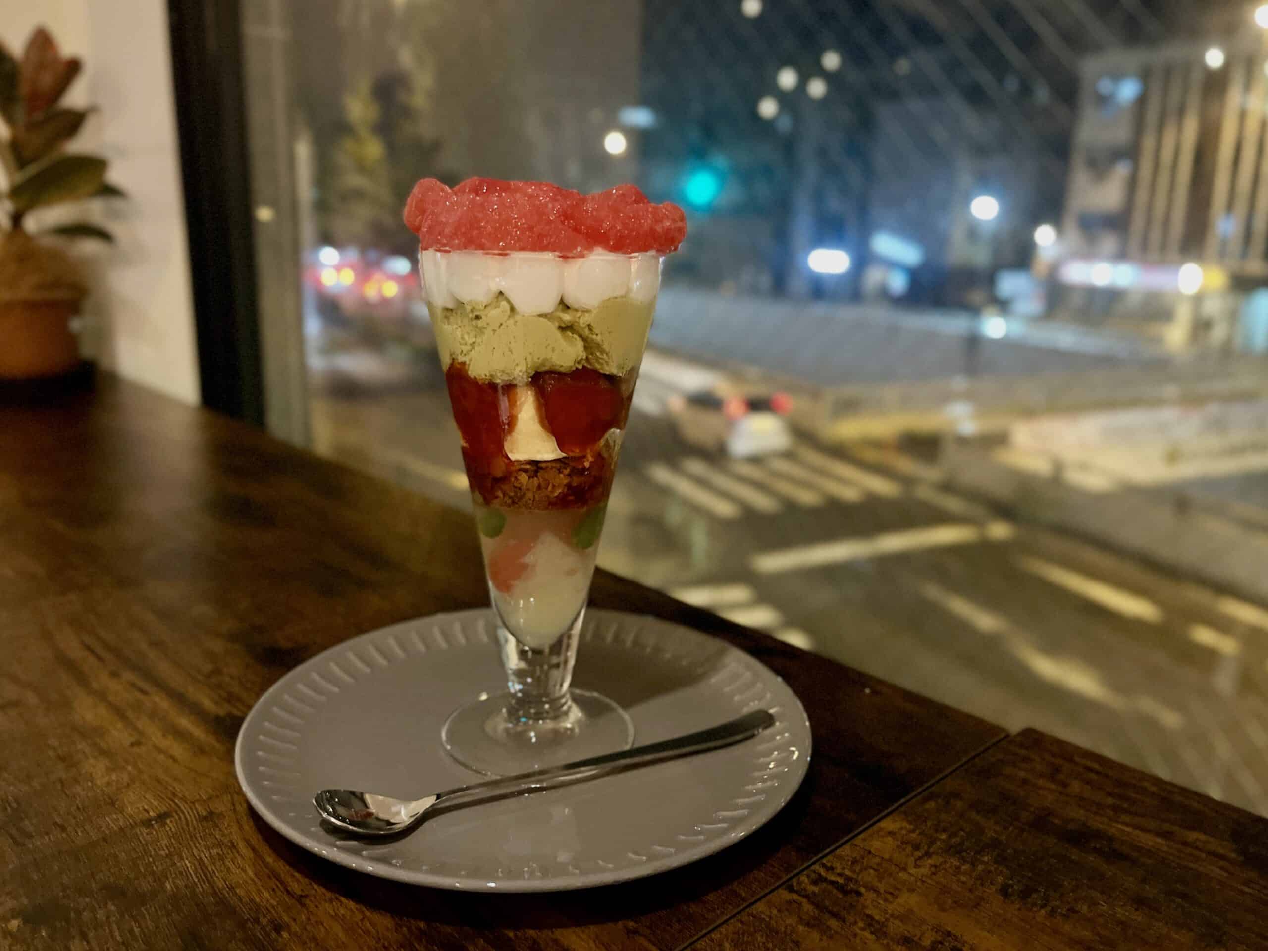 瀬田交差点近くに大人のためのカフェ、夜パフェ専門店「パティシエ